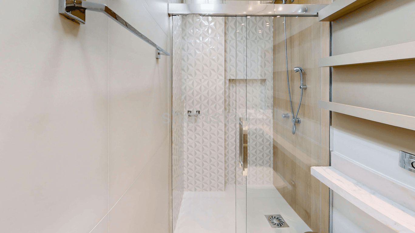 Green Tower - Image 1